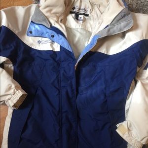 Beautiful blue and White 3-1 Women’s Columbia Coat